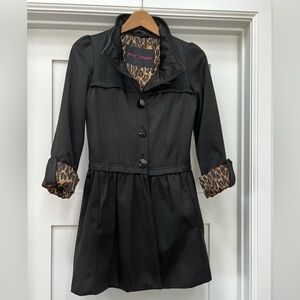 Betsey Johnson Ladies dress coat, Size XS, black with leopard interior & accents